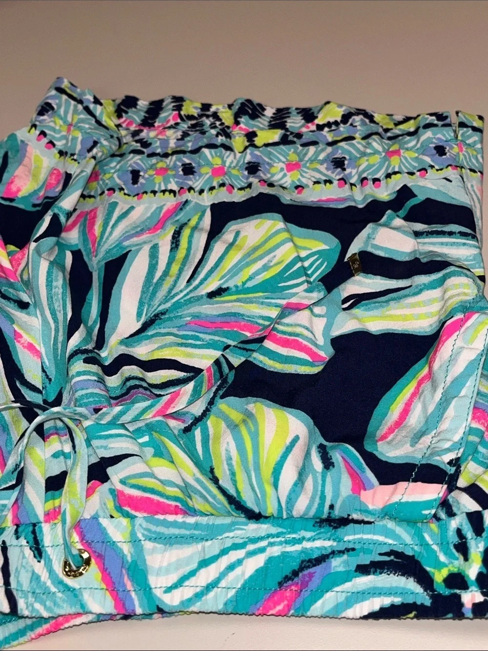 Lilly Pulitzer Tropical Leaf Print Athletic Shorts with Pockets size Small